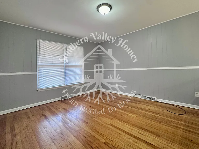 305 Sparta St — Photo 13