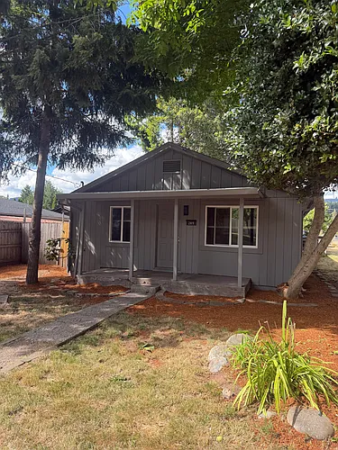 289 SE Hazel St Photo 1