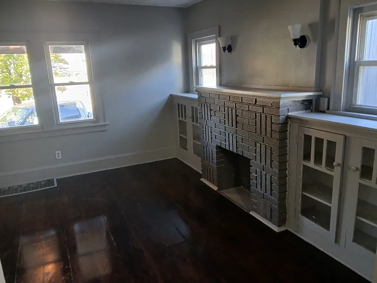 2417 East Ave — Photo 2