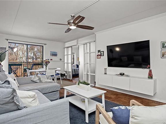 4th image of 200 Diplomat Dr APT 8F