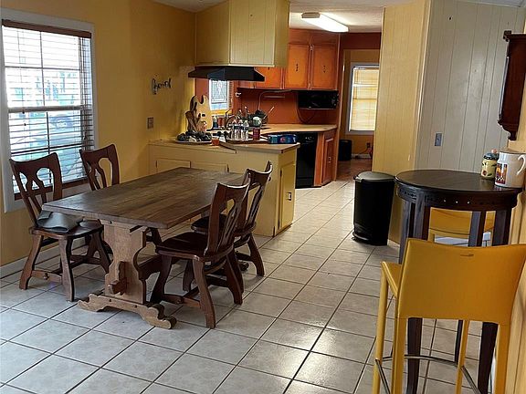 3rd image of 2160 SW 51st Court
