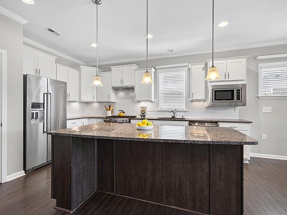 5th image of 2414 Bloomsbury Manor Dr
