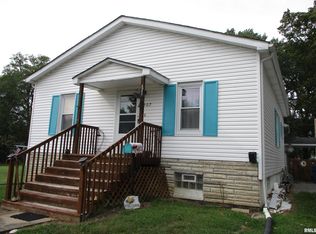 207 W 4th St, Benton, IL 62812