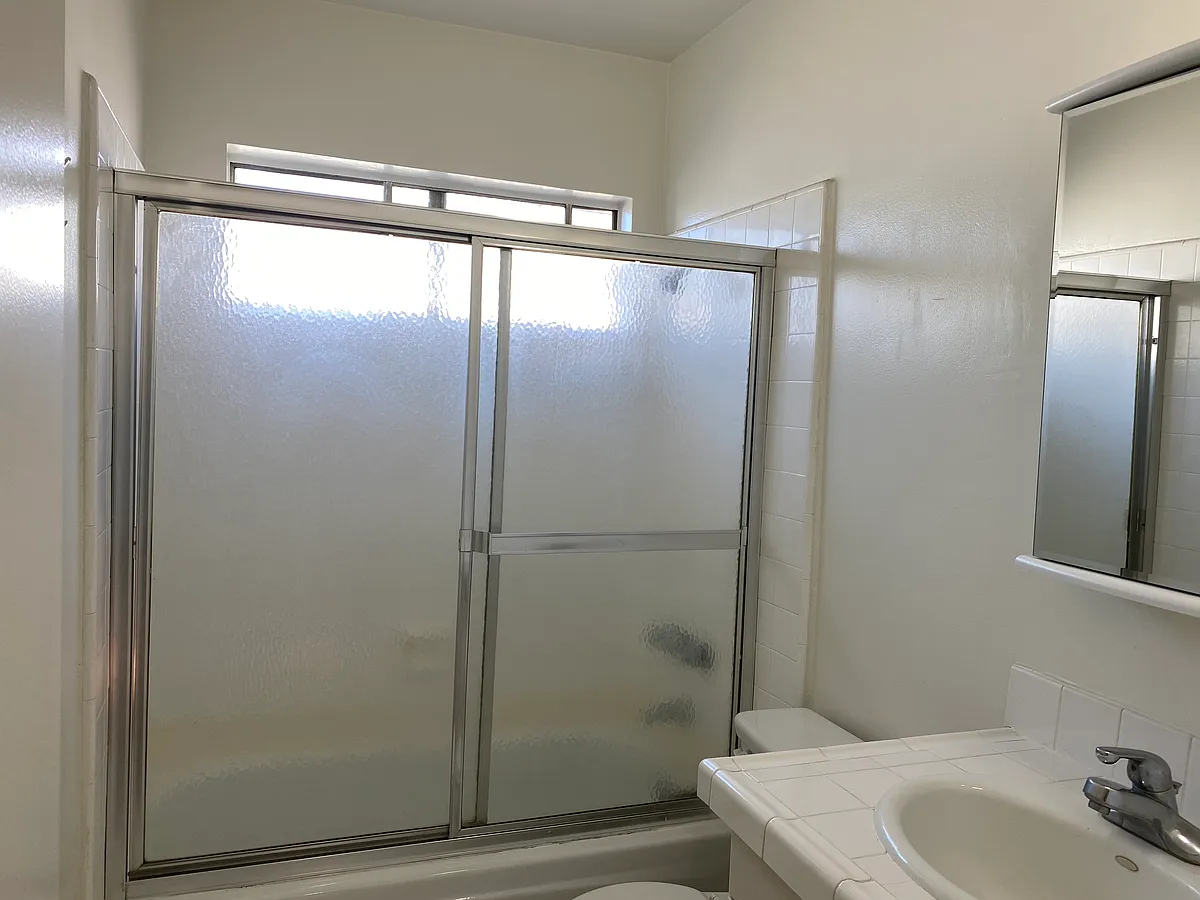 Building Photo - 5923 Gregory Ave #8