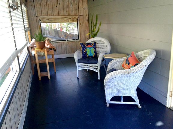 Enclosed porch, Sun !