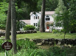 4 Seifert Ln, Putnam Valley, NY 10579