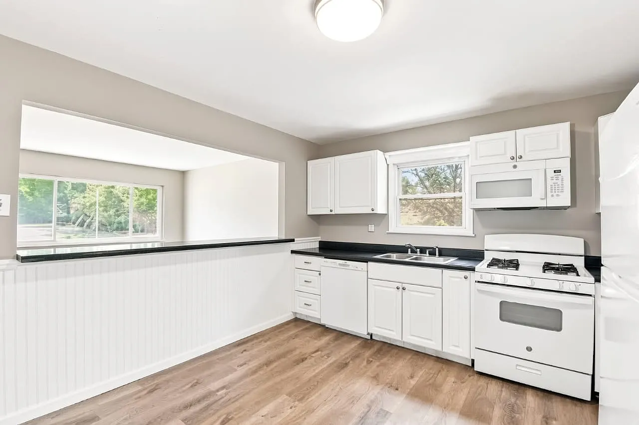 3 bed, 1286 sqft, $1,470 — Photo 1