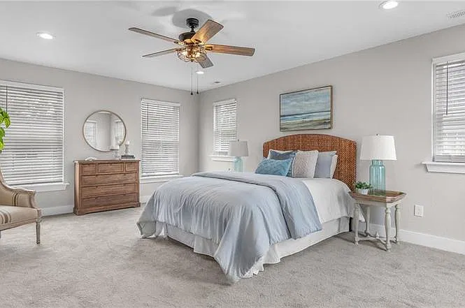 4 bed, 2.5 bath, 2528 sqft, $3,950 — Photo 4