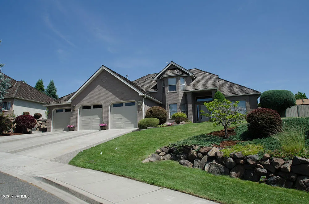 215 N 73rd Ave photo 1