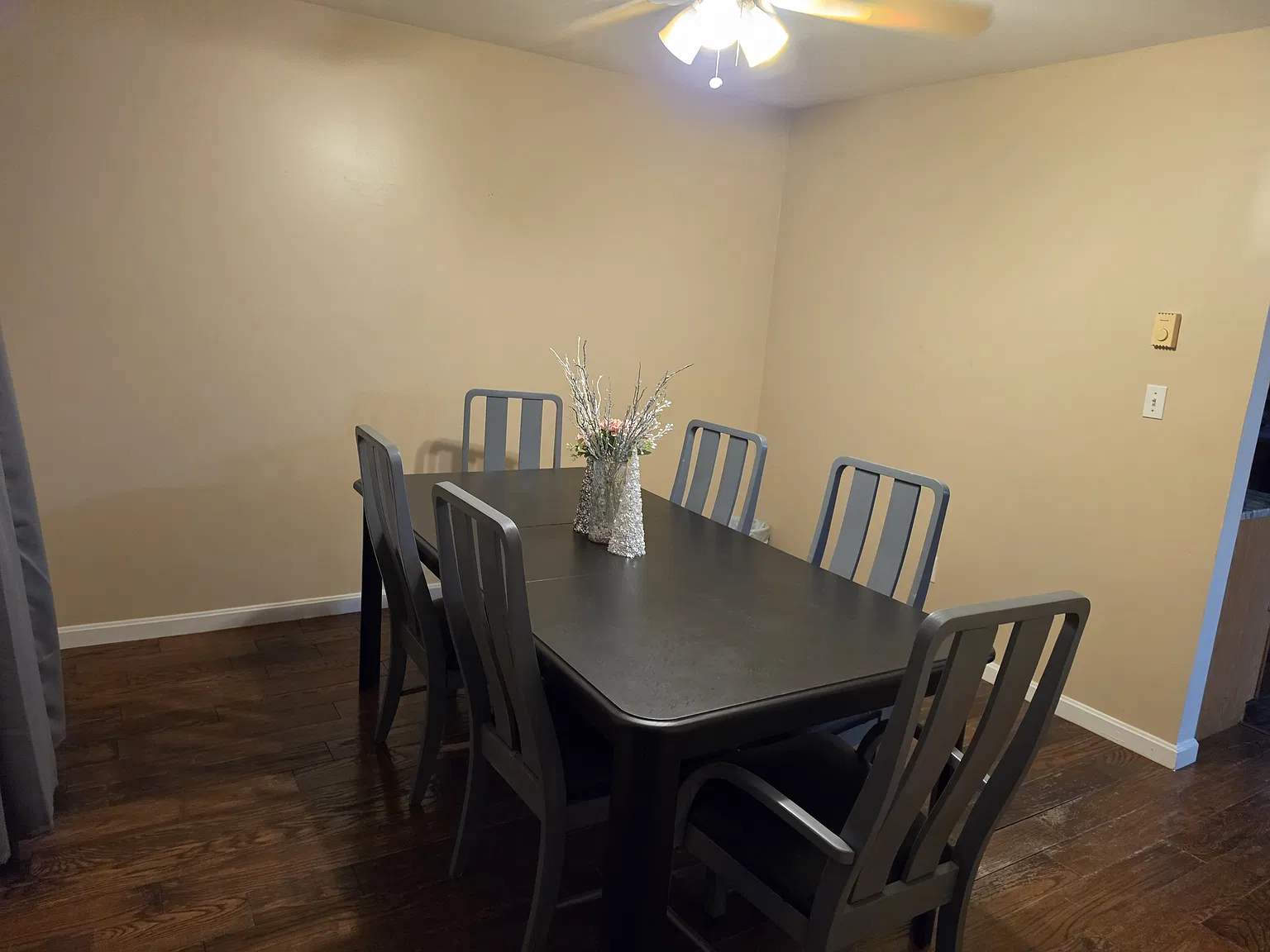 3 bed, 1.5 bath, 1962 sqft, $2,200 — Photo 2