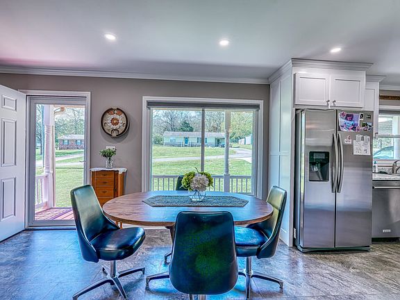 5th image of 266 Woodmont Dr