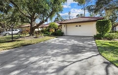 1st image of 7207 Oak Moss Dr