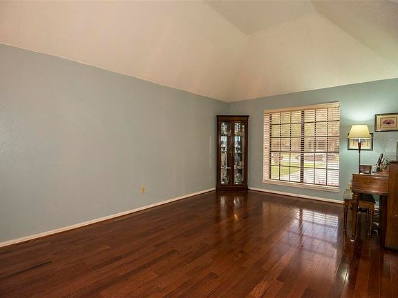 4th image of 8910 High Haven Dr