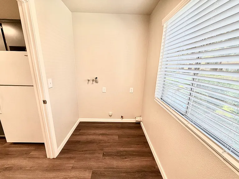 Cabernet Apartments & Duplexes — Photo 23