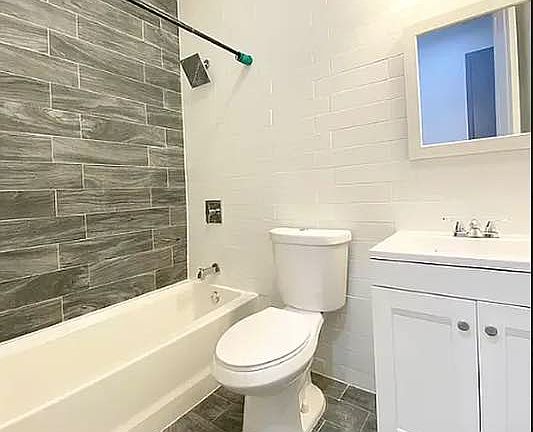 3rd image of 1423 De Kalb Ave #3A
