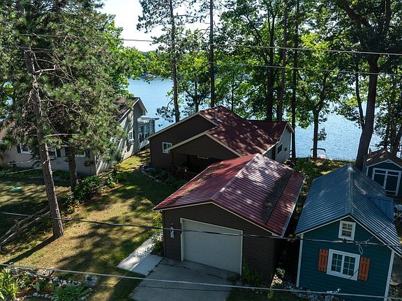 4th image of 1031 N Crooked Lake Dr
