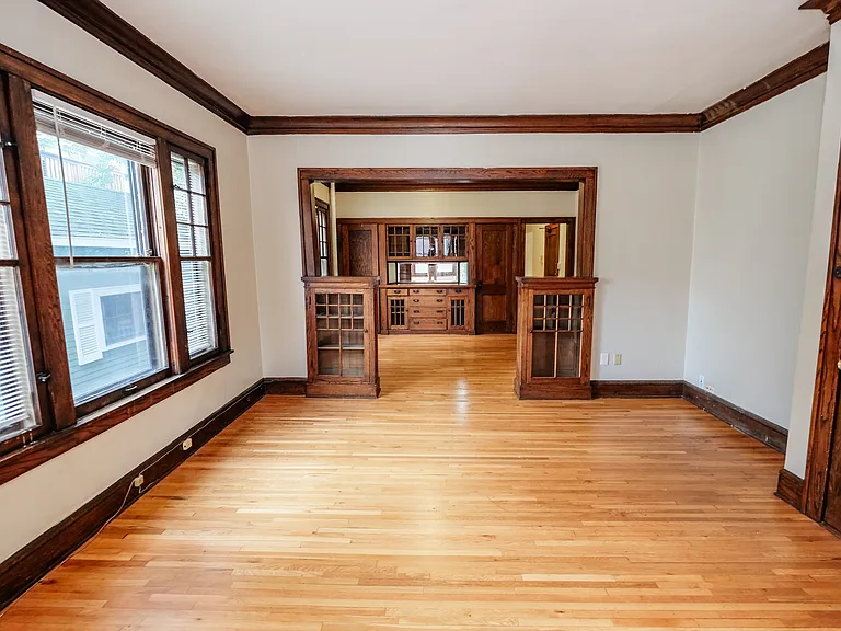 Welcome to Central Lakes of Uptown, where timeless elegance meets modern convenience. This charming space features beautiful hardwood floors and an open layout perfect for entertaining. Don't miss your chance to make this your new homeschedule a tour toda