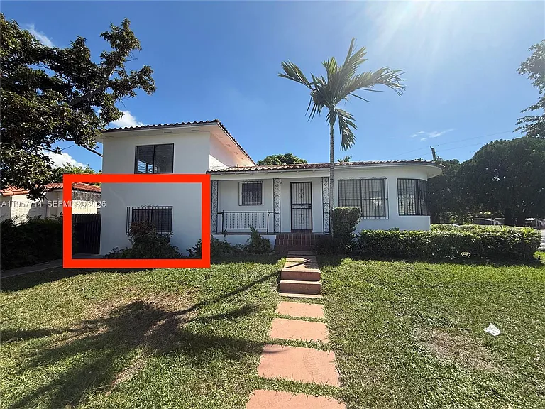 525 SW 22nd Ave #B — Photo 1