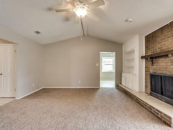 4th image of 3902 Cedar Creek Dr