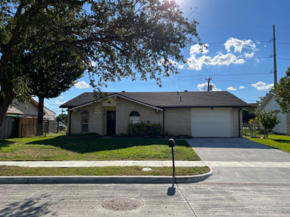 1st image of 409 S Holiday Dr