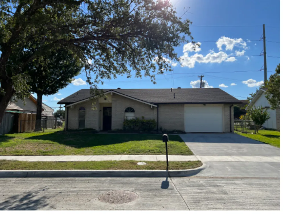 Primary Photo - 409 S Holiday Dr