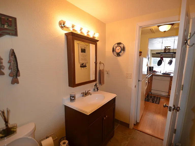 9 Yacht Club Tenderfoot St #414 — Photo 13