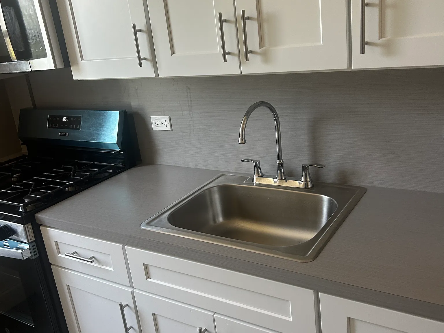 3 bed, 950 sqft, $3,450 — Photo 1
