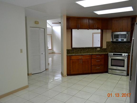 Open to dinning room