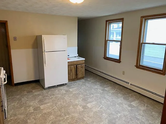 2 bed, 1600 sqft, $1,200 — Photo 2