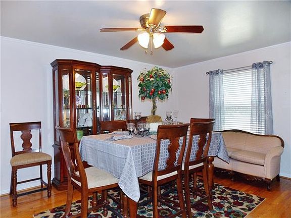 2nd image of 404 Bird Ln