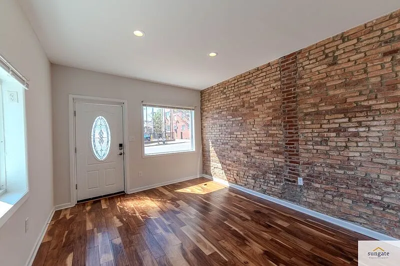 2 bed, 1.0 bath, 900 sqft, $1,400 — Photo 3
