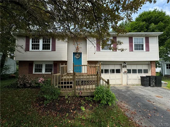 11 Nectarine Ln, Liverpool, NY 13090