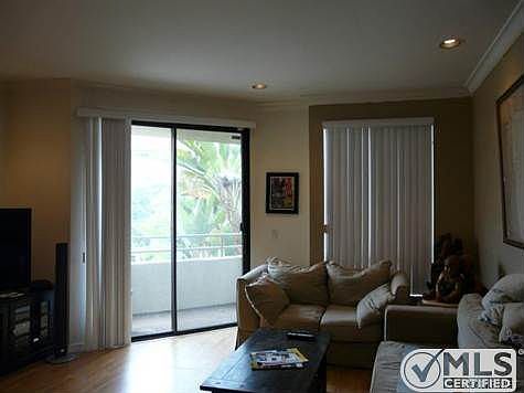 3rd image of 13920 Moorpark St APT 207