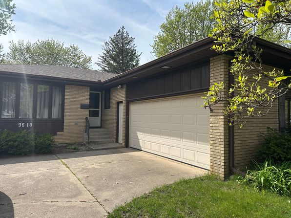 9618 Hawthorne Dr, Munster, IN 46321