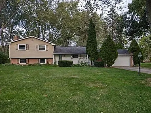 6382 Houghten St, Troy, MI 48098
