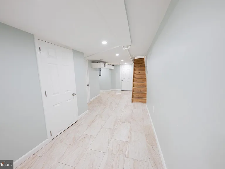 2059 E Ontario St — Photo 26