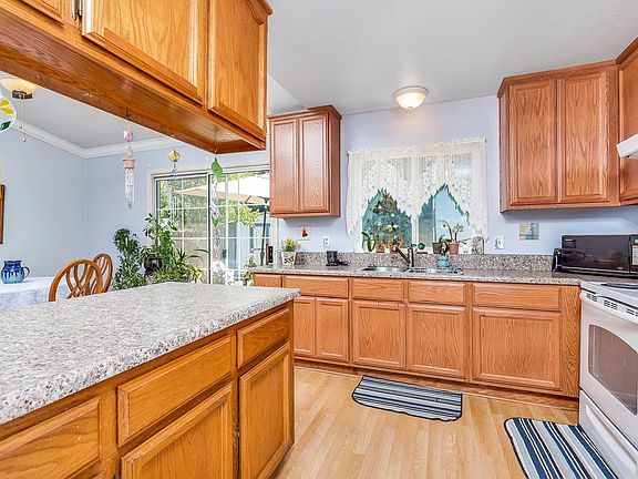 3rd image of 3430 Scotland Dr