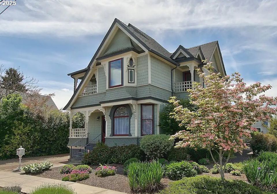 1st image of 206 NE 10th St