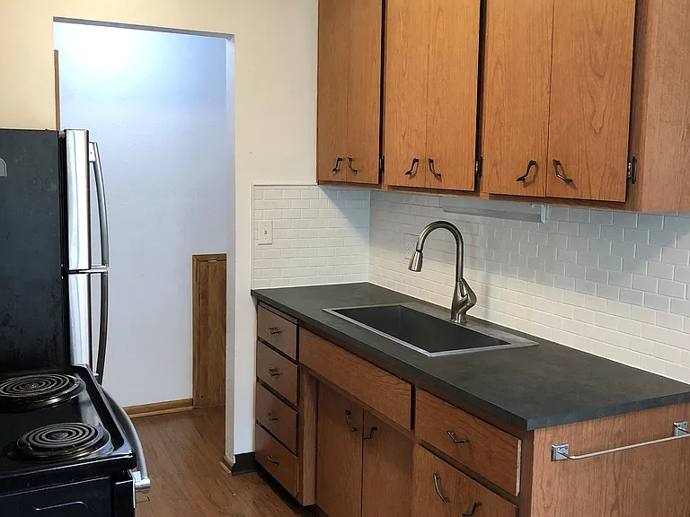Carroll Court Apartments — Photo 19