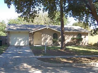 5206 Stagecoach Ln, Garland, TX 75043