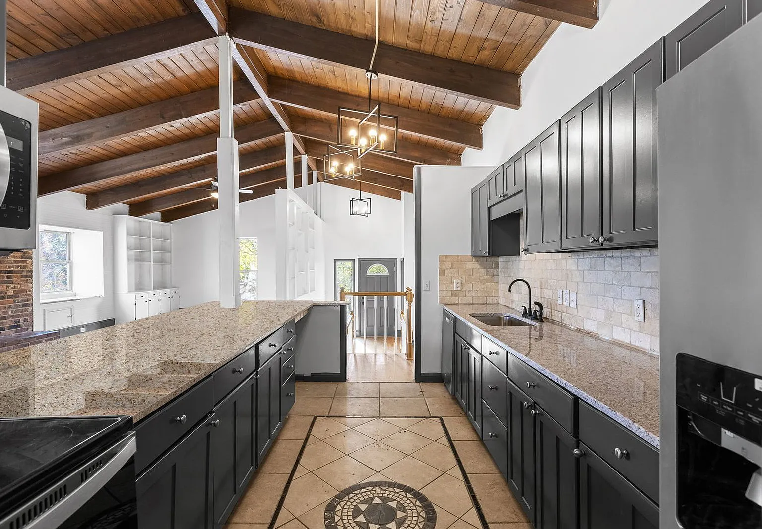 4 bed, 4.0 bath, 2711 sqft, $3,150 — Photo 3