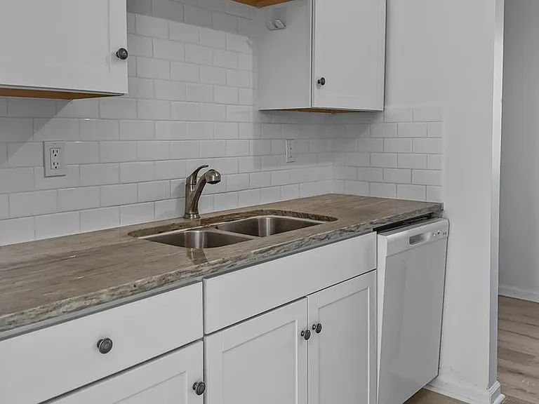 115 Christopher Dr — Photo 5