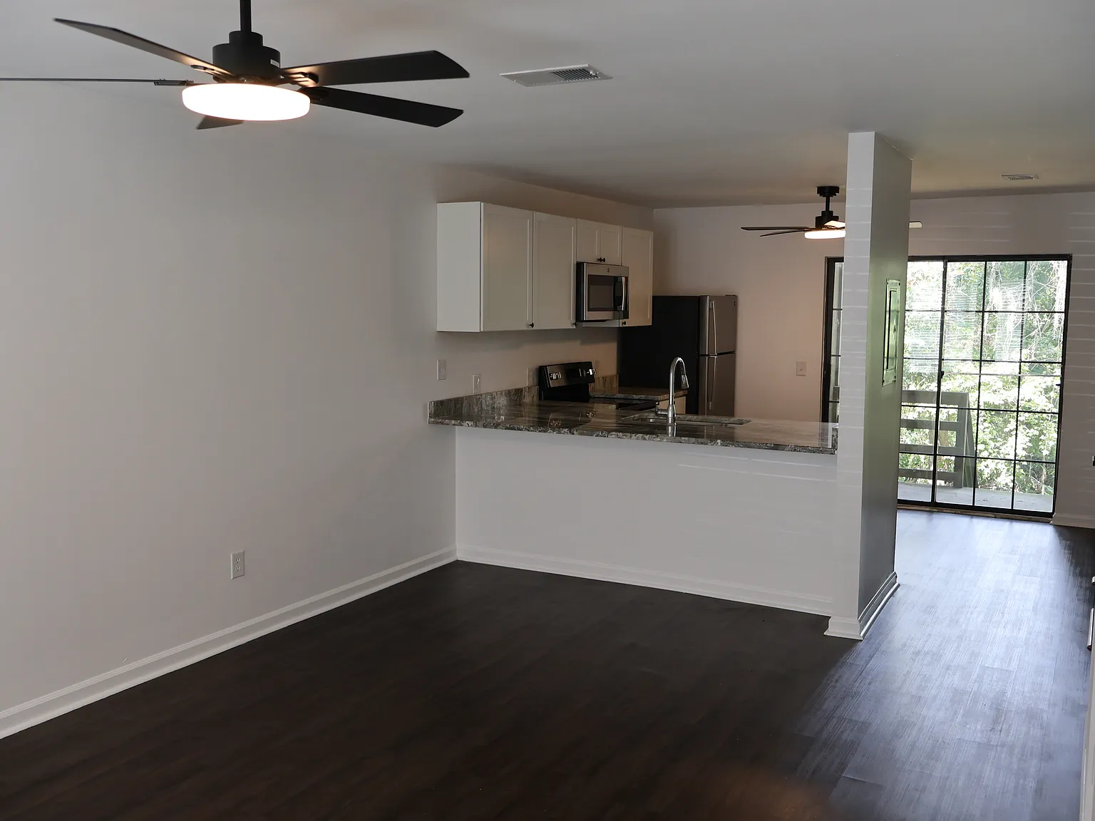 2 bed 2.5 bath Utilities and wifi included — Photo 2