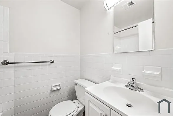 345-357 W Johnson St #W101 — Photo 6
