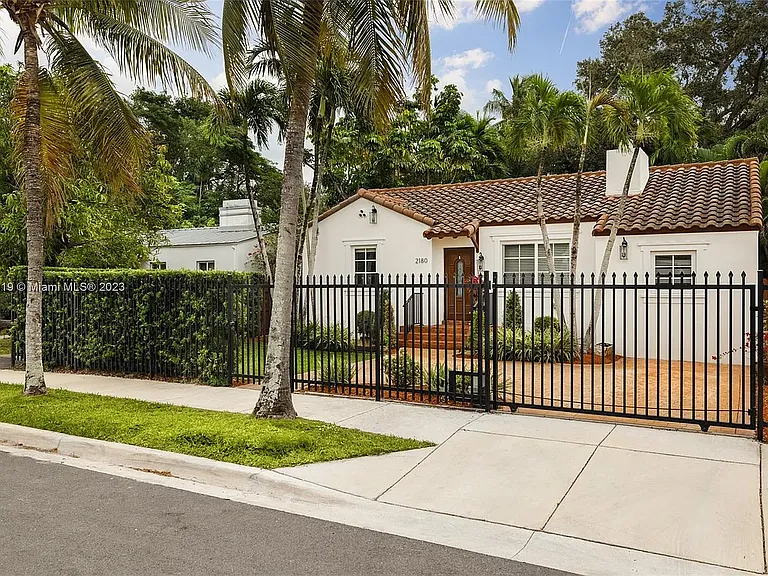 2180 SW 24th St — Photo 3