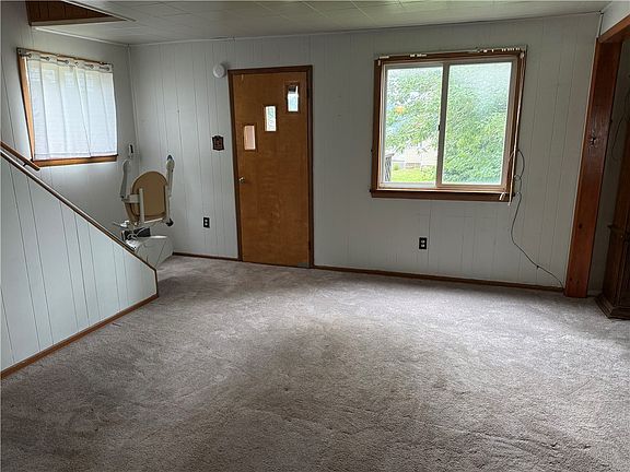 5th image of 42 Cedar St