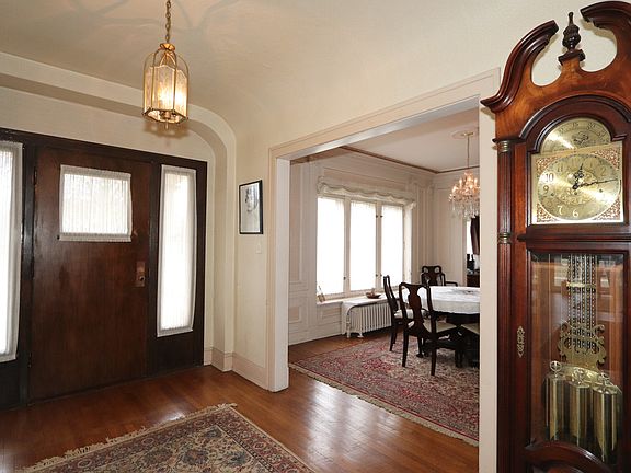 3rd image of 705 Franklin Ave