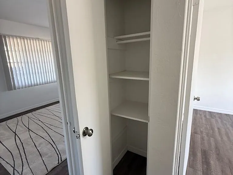 7235 N 55th Ave — Photo 19