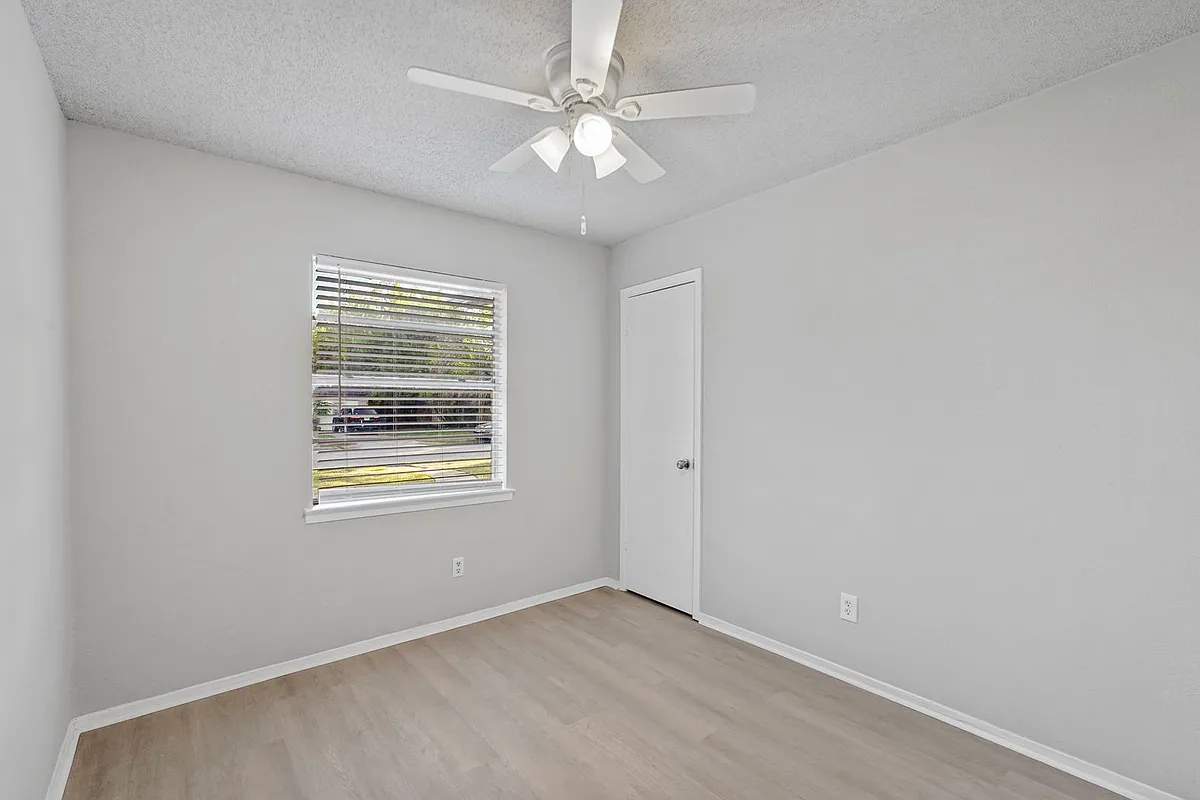 Building Photo - 805 Northshore Dr