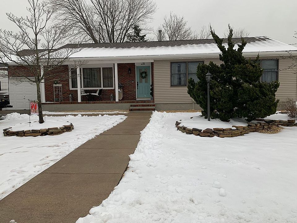 1st image of 35 Lagoon Dr E
